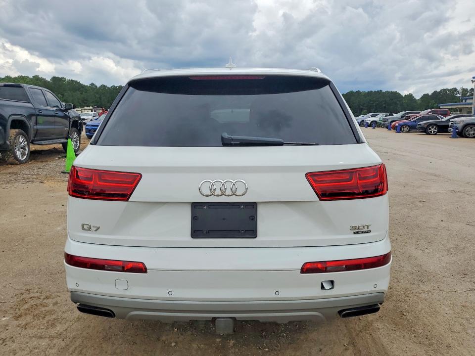 2017 Audi Q7 VIN WA1LAAF7XHD034787 COPART salvage auction — MINOR DENT/SCRATCHES, Mo - Certificate Of Title (P), sold $6,500 on 2026-07-10 (photo 6)