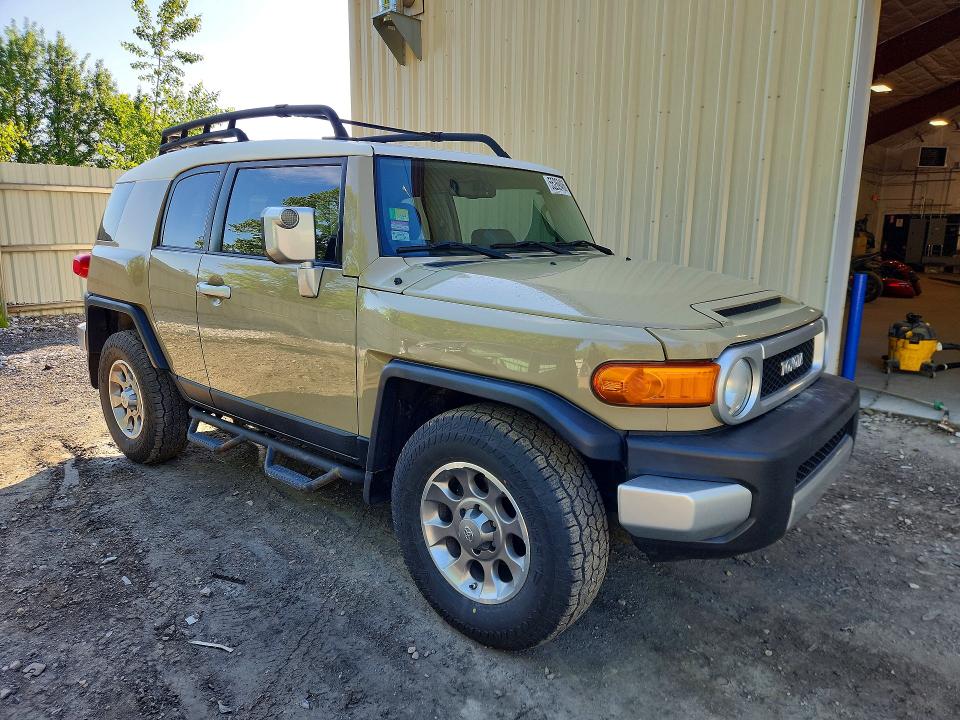 2011 Toyota Fj cruiser VIN JTEZU4BF4BK011672 COPART salvage auction — FRONT END, SC - CERT OF TITLE-SALVAGE, sold $3,150 on 2026-07-27 (photo 4)