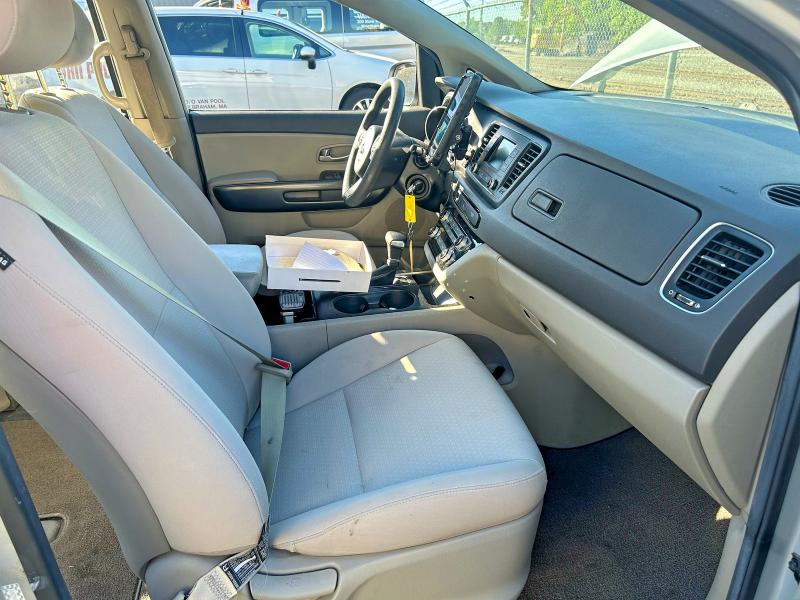 2017 Kia SEDONA VIN KNDMA5C1XH6264741 COPART salvage auction — NORMAL WEAR, MA - CERTIFICATE OF TITLE (P), sold $800 on 2026-07-02 (photo 5)