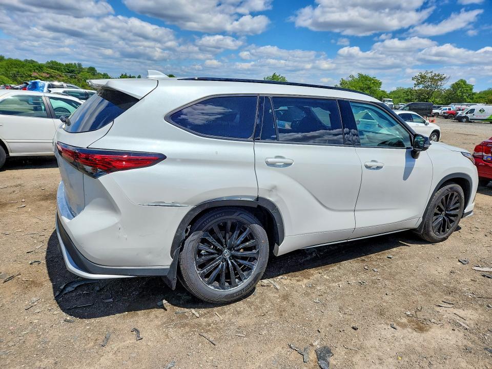 2023 Toyota Highlander VIN 5TDKDRBH6PS016375 COPART salvage auction — UNDERCARRIAGE, Md - Cert Of Salvage > 75% Damage, sold $9,200 on 2026-07-23 (photo 3)