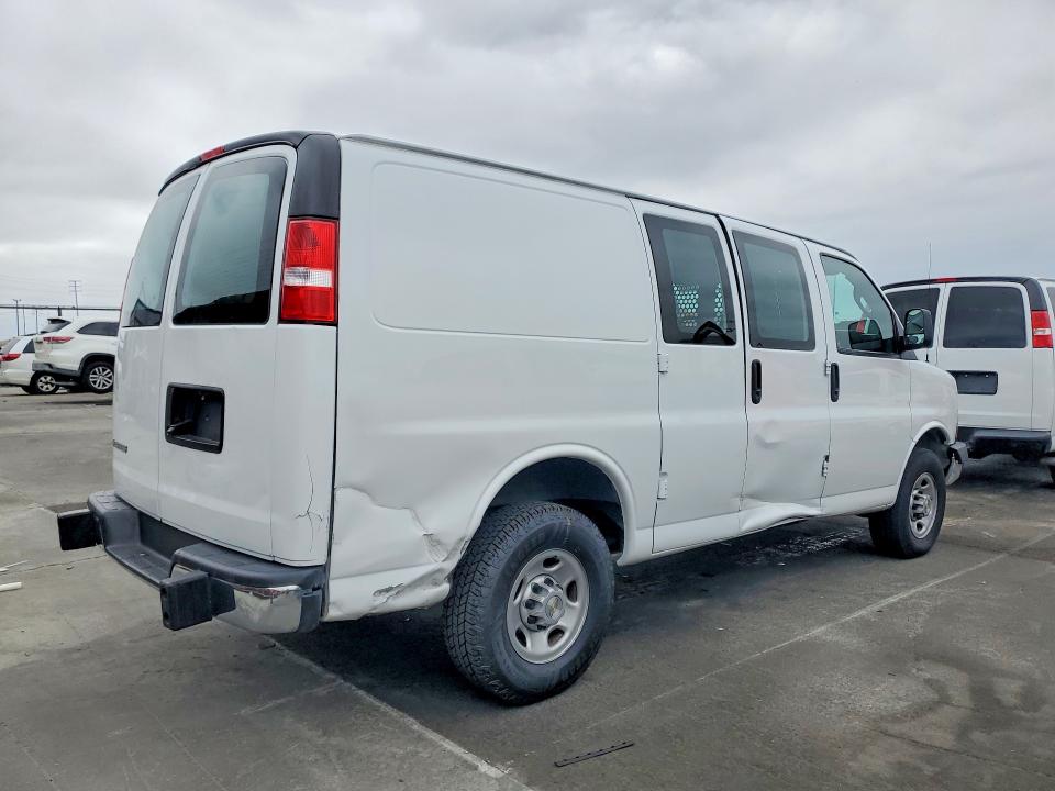 2024 Chevrolet VIN 1GCWGAFP8R1188760 COPART salvage auction — SIDE, Az - Dis/Dlr/Exp Only Clean Title, sold $16,800 on 2026-07-29 (photo 3)