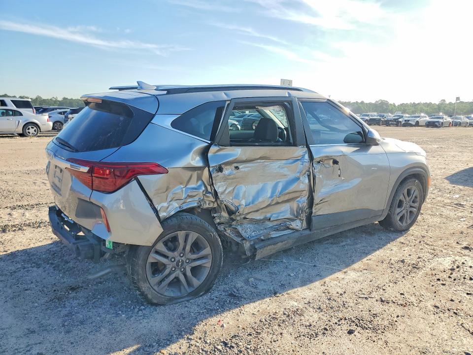 2023 Kia Seltos VIN KNDEU2AA2P7392106 COPART salvage auction — SIDE, Tx - Salvage Vehicle Title, sold $3,400 on 2026-07-21 (photo 3)