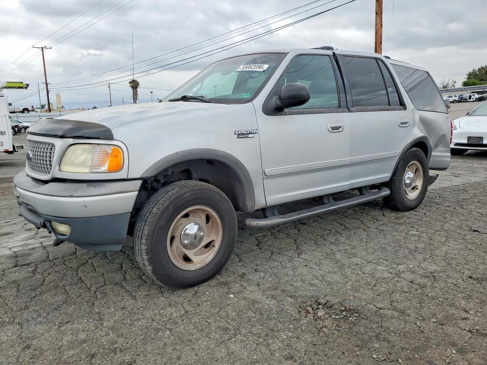 1999 Ford Expedition VIN 1FMPU18L7XLB85062 — COPART salvage auction photo