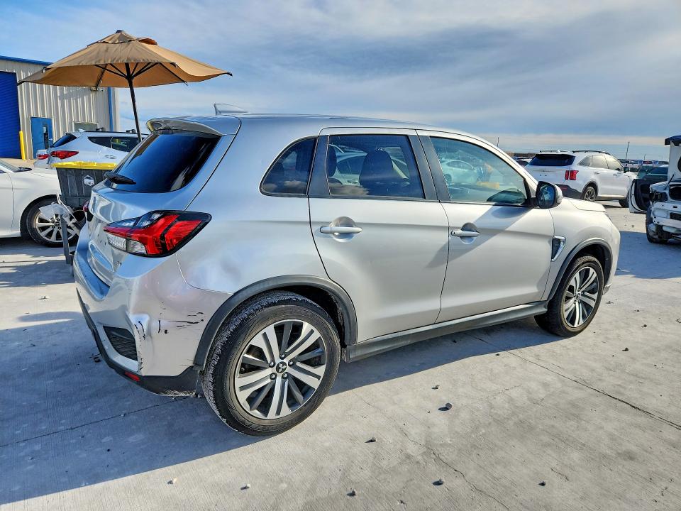 2021 Mitsubishi VIN JA4APVAU3MU017091 COPART salvage auction — WATER/FLOOD, Tx - Salvage Title-Flood Damage, sold $5,500 on 2026-07-10 (photo 3)