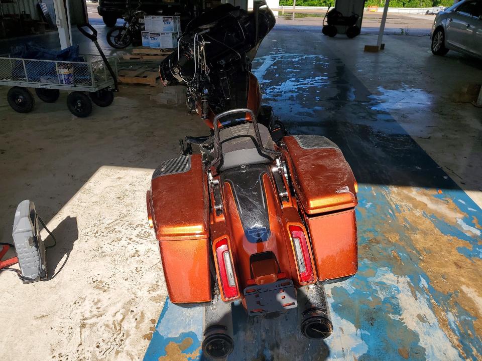 2023 Harley-davidson Electra glide VIN 1HD1PX619PB957913 COPART salvage auction — SIDE, Wv - Salvage Certificate, sold $11,500 on 2026-08-13 (photo 4)