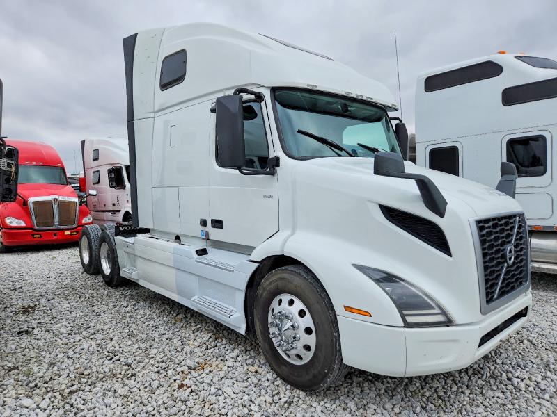 2024 Volvo Vnr VIN 4V4WC9EH1RN629758 COPART salvage auction — MINOR DENT/SCRATCHES, NE - CERT OF TITLE-SALVAGE, sold $50,500 on 2026-07-07 (photo 1)