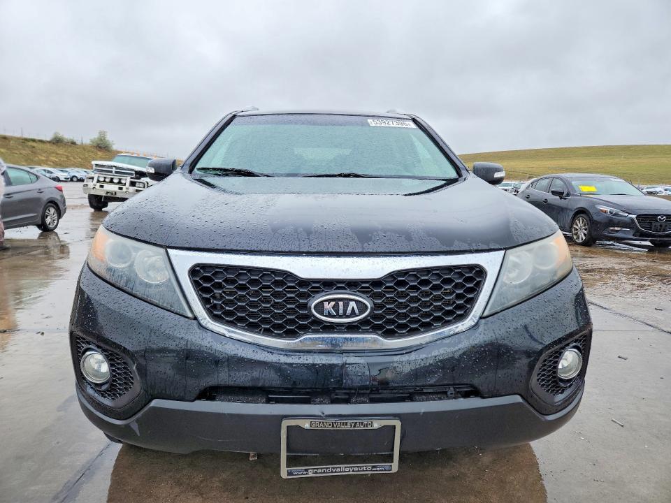 2013 Kia Sorento VIN 5XYKTDA22DG398092 COPART salvage auction — SIDE, Co - Salvage Title, sold $775 on 2026-07-29 (photo 5)
