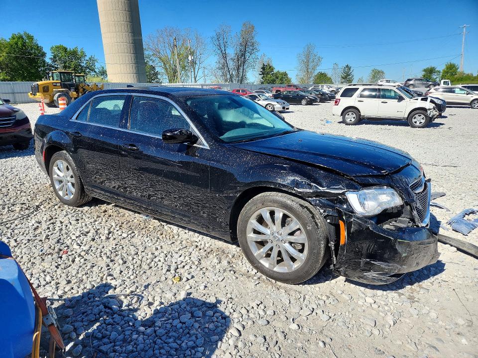 2017 Chrysler VIN 2C3CCARGXHH558055 COPART salvage auction — FRONT END, Mi - Certificate Of Title, sold $6,000 on 2026-07-02 (photo 4)