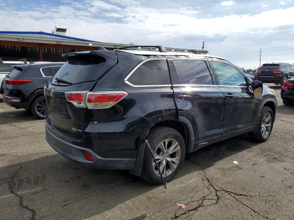 2015 Toyota Highlander VIN 5TDJKRFH7FS096781 COPART salvage auction — ROLLOVER, Co - Public - Salvage Title, sold $1,000 on 2026-07-30 (photo 3)