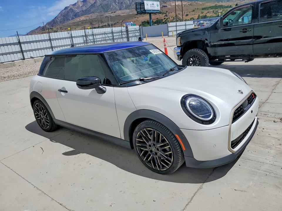 2025 Mini Cooper VIN WMW23GD0XS2W57640 COPART salvage auction — SIDE, Ut - Salvage Certificate, sold $7,700 on 2026-08-17 (photo 4)