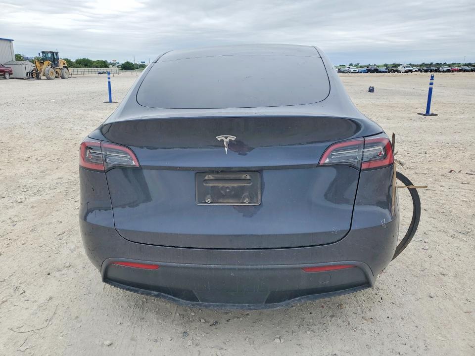2024 Tesla Model y VIN 7SAYGDEDXRA331457 COPART salvage auction — FRONT END, Tx - Salvage Vehicle Title, sold $3,500 on 2026-07-02 (photo 6)