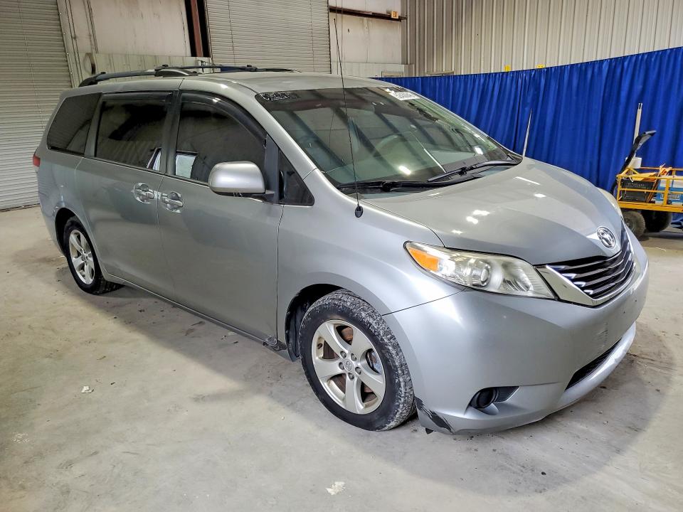 2013 Toyota Sienna VIN 5TDKK3DC5DS333239 COPART salvage auction — MINOR DENT/SCRATCHES, Wv - Certificate Of Title (P), sold $2,850 on 2026-07-30 (photo 4)