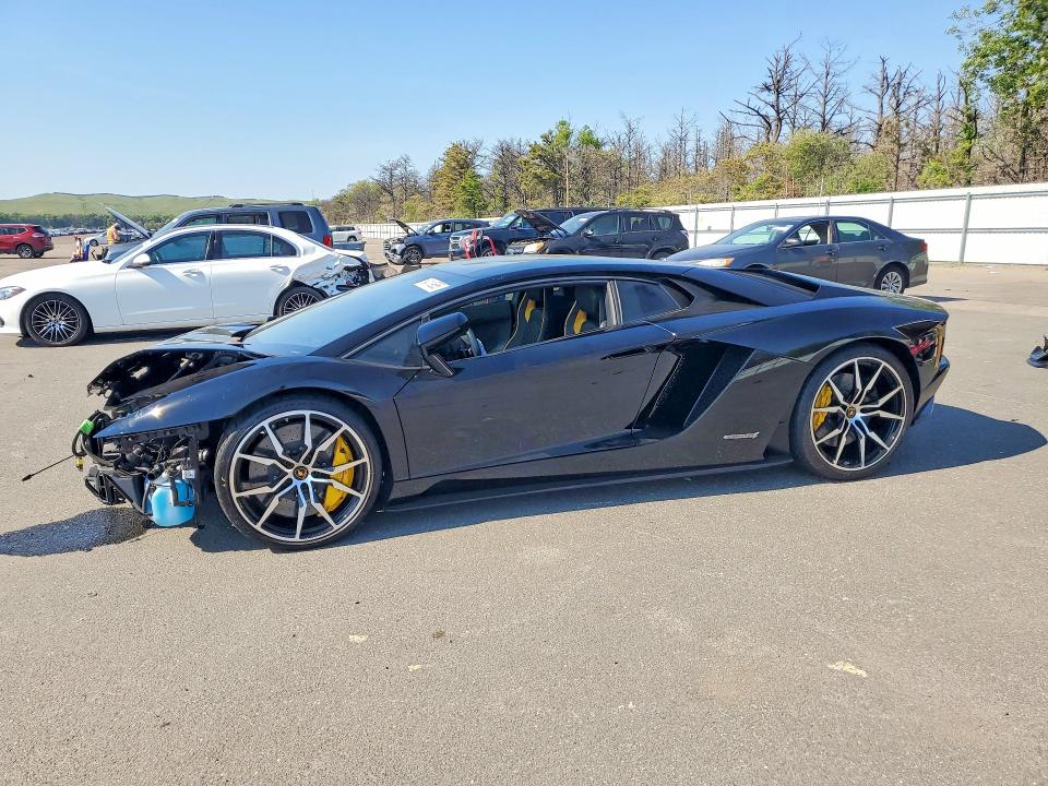 2018 Lamborghini VIN ZHWUG4ZD8JLA06858 — COPART salvage auction photo