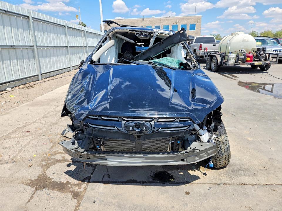2024 Subaru Forester VIN JF2SKACC0RH476151 COPART salvage auction — ROLLOVER, CO - PUBLIC - NONREPAIRABLE, sold $725 on 2026-07-27 (photo 5)