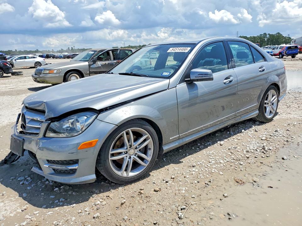 2012 Mercedes-benz C-klasse VIN WDDGF8BB0CR213580 — COPART salvage auction photo