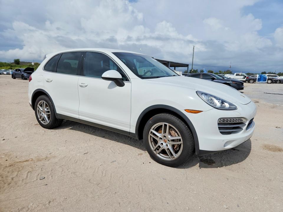2014 Porsche Cayenne VIN WP1AA2A28ELA97451 COPART salvage auction — MINOR DENT/SCRATCHES, Fl - Certificate Of Title (P), sold $2,050 on 2026-07-30 (photo 4)