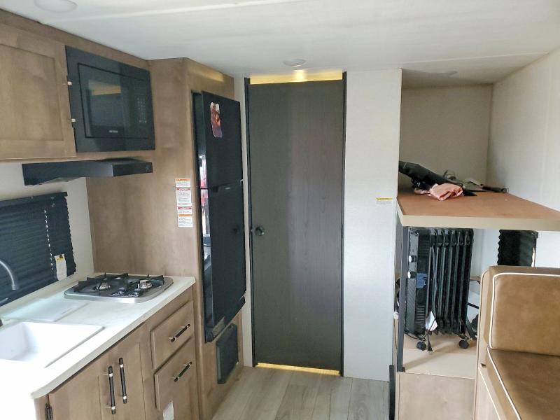 2025 Springdale/ sprinter VIN 4YDTSGG16SW103953 COPART salvage auction — WATER/FLOOD, TX - SALVAGE TITLE-FLOOD DAMAGE, sold $150 on 2026-07-09 (photo 6)