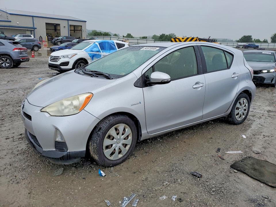 2013 Toyota Prius c VIN JTDKDTB31D1055806 — COPART salvage auction photo
