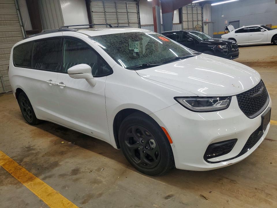 2021 Chrysler VIN 2C4RC1S75MR526828 COPART salvage auction — SIDE, Nc - Salvage Certificate Of Title, sold $4,450 on 2026-07-29 (photo 4)