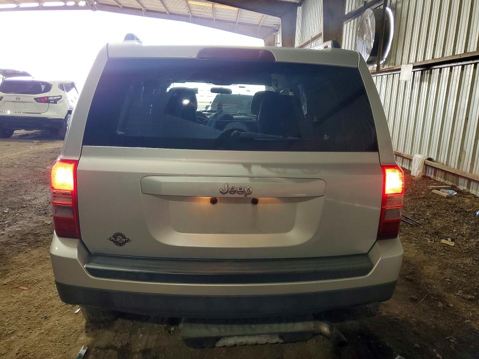 2011 Jeep Liberty (patriot) VIN 1J4NT1GB9BD198061 COPART salvage auction — SIDE, Tx - Salvage Vehicle Title, sold $750 on 2026-07-09 (photo 6)