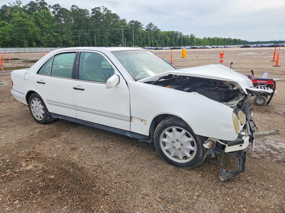 1996 Mercedes-benz E-class VIN WDBJF55F9TJ010343 COPART salvage auction — FRONT END, LA - CERT OF TITLE-SALVAGE, sold $200 on 2026-07-10 (photo 4)