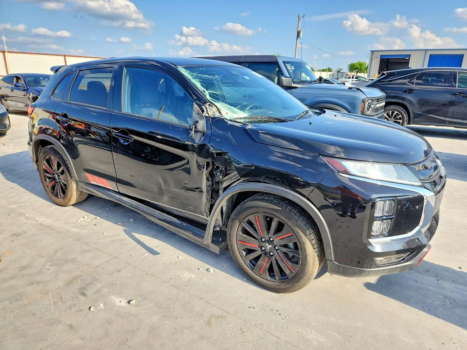 2021 Mitsubishi Outlander VIN JA4APUAU6MU014762 COPART salvage auction — SIDE, TX - SALVAGE VEHICLE TITLE, sold $3,650 on 2026-07-31 (photo 4)