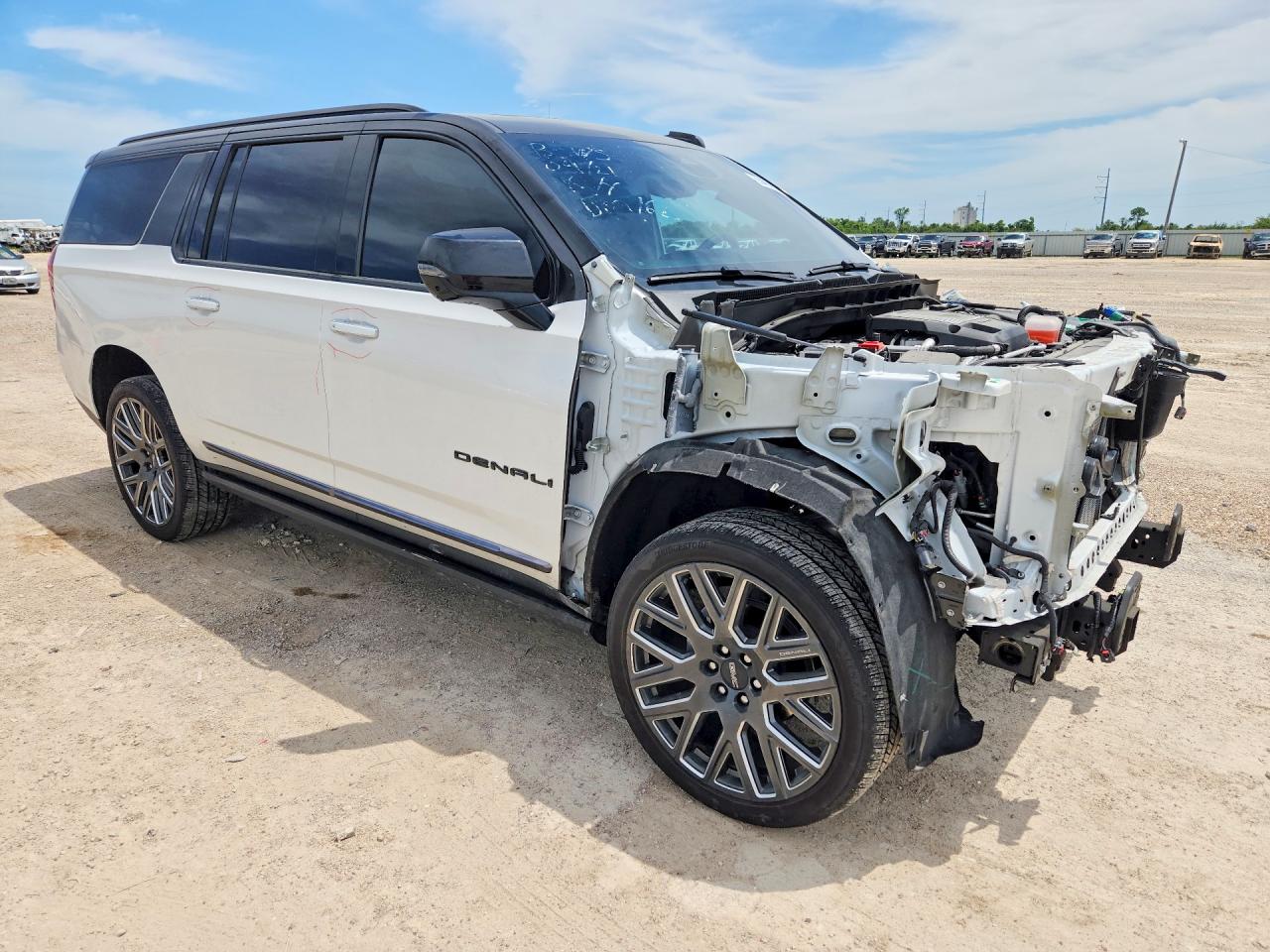 2025 GMC Yukon XL VIN 1GKS2KR85SR383752 COPART salvage auction — Front End, ID - SALVAGE CERTIFICATE OF TITLE, sold $40,250 on 2026-08-19 (photo 4)