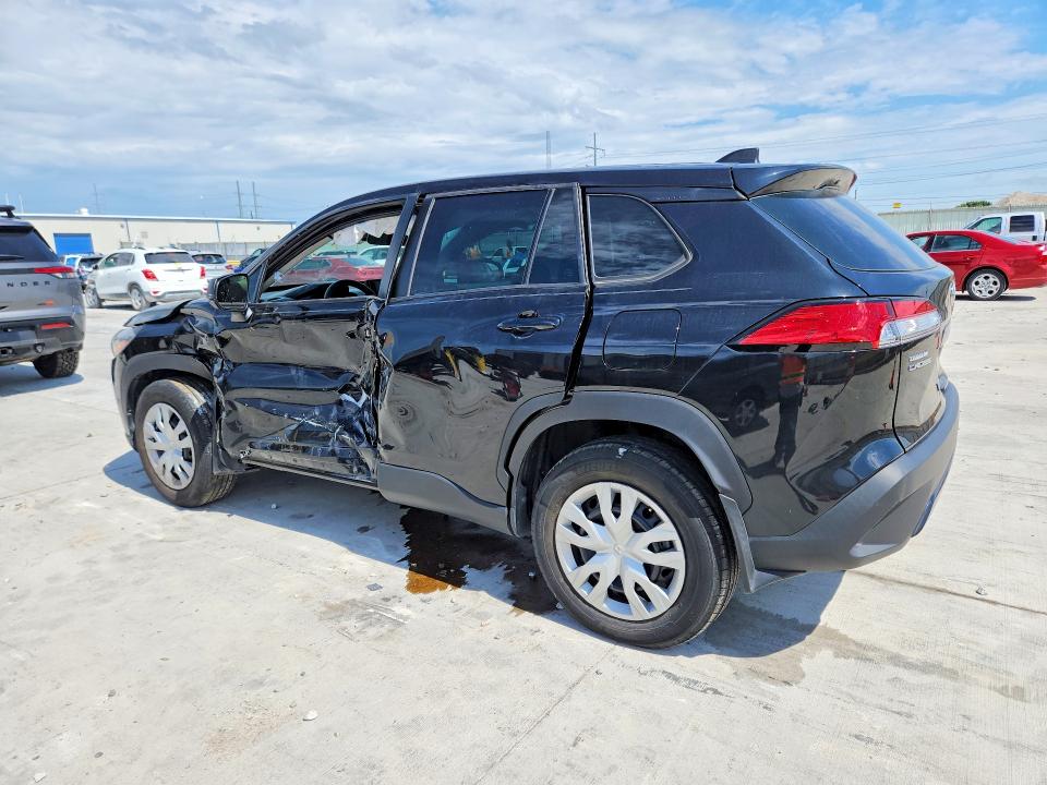 2022 Toyota Corolla cross VIN 7MUAAAAG5NV028583 COPART salvage auction — SIDE, Tx - Salvage Vehicle Title, sold $4,800 on 2026-07-02 (photo 2)