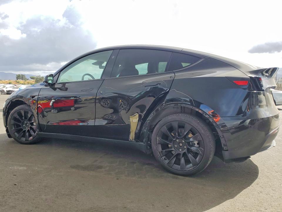 2023 Tesla Model y VIN 7SAYGDEE3PA178068 COPART salvage auction — SIDE, Salvage Title, sold $12,100 on 2026-07-29 (photo 2)