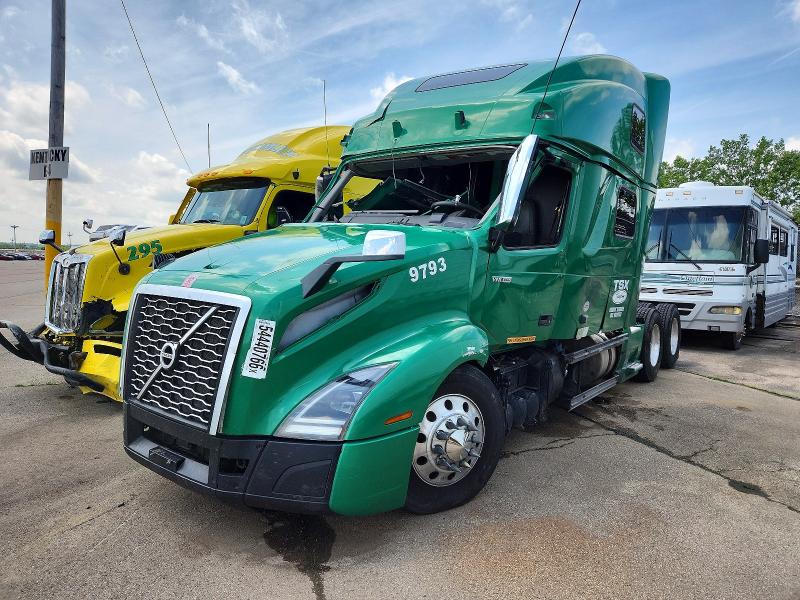 2019 Volvo Vnl VIN 4V4NC9EH0KN219793 COPART salvage auction — ROLLOVER, LA - CERT OF TITLE-SALVAGE, sold $11,400 on 2026-07-09 (photo 2)
