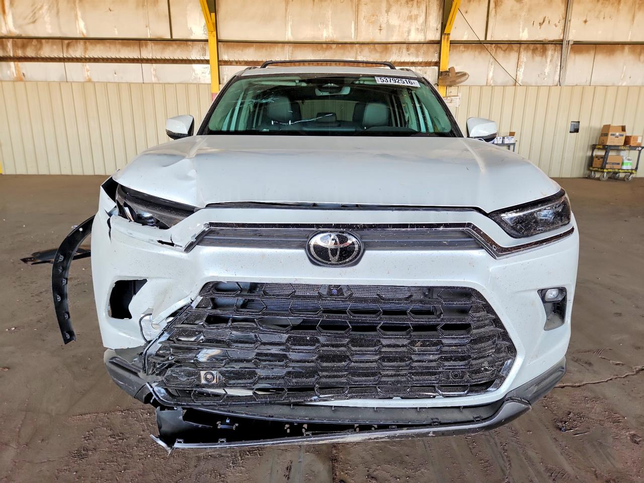 2026 Toyota Highlander VIN 5TDAAAA53TS038664 COPART salvage auction — Front End, Sc - Salvage Title, sold $27,000 on 2026-07-08 (photo 5)