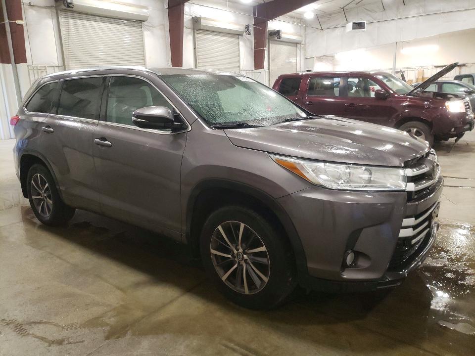 2017 Toyota Highlander VIN 5TDJZRFH7HS472684 COPART salvage auction — FRONT END, MN - CERT OF TITLE-SALVAGE, sold $7,700 on 2026-07-06 (photo 4)