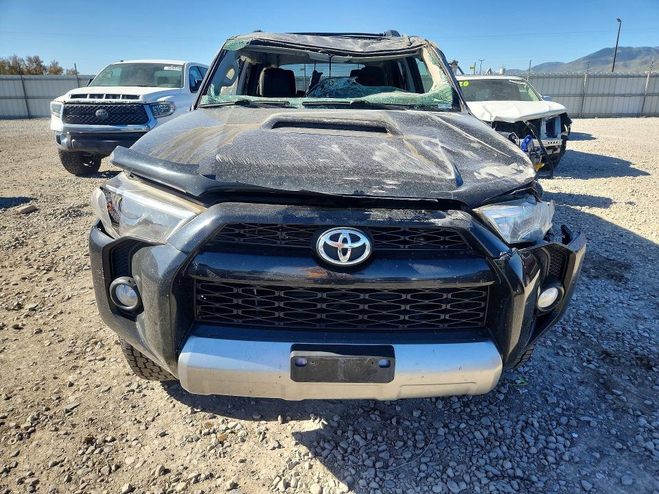 2019 Toyota 4runner VIN JTEBU5JR5K5720581 COPART salvage auction — ROLLOVER, Id - Salvage Certificate Of Title, sold $200 on 2026-07-21 (photo 5)
