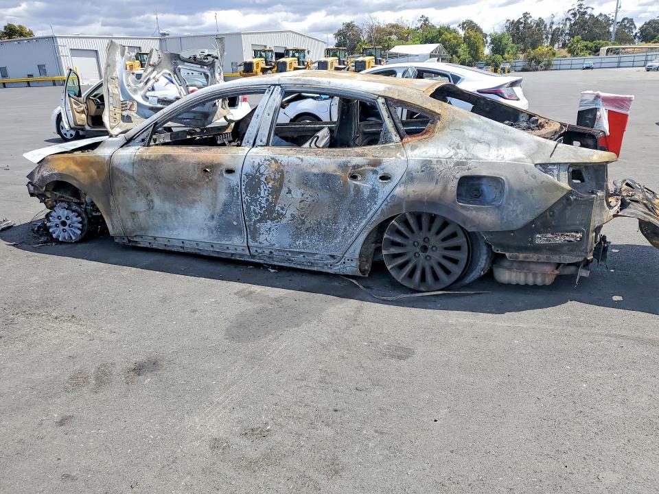 2017 Kia Cadenza VIN KNALB4J11H5037494 COPART salvage auction — BURN, Ca - Non-Repairable Vehicle Cert, sold $150 on 2026-07-20 (photo 2)