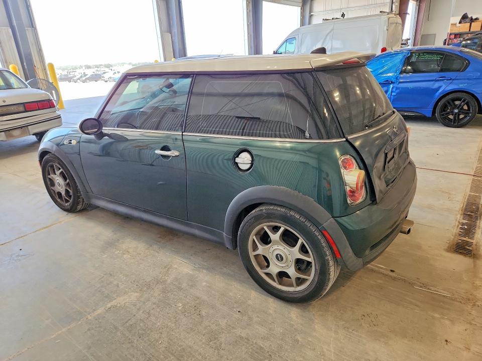 2005 Mini Cooper VIN WMWRE33535TL12608 COPART salvage auction — REAR END, Ne - Cert Of Title-Salvage, sold $900 on 2026-08-11 (photo 2)