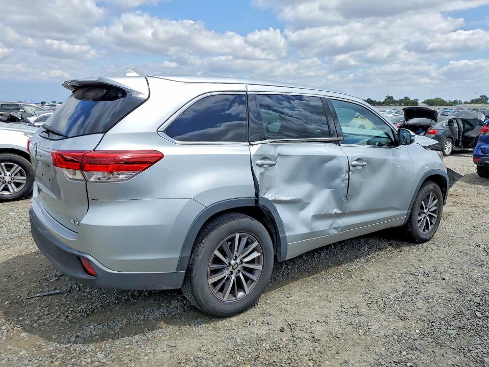2017 Toyota Highlander VIN 5TDKZRFH9HS513174 COPART salvage auction — FRONT END, CA - SALVAGE CERTIFICATE, sold $7,000 on 2026-07-14 (photo 3)
