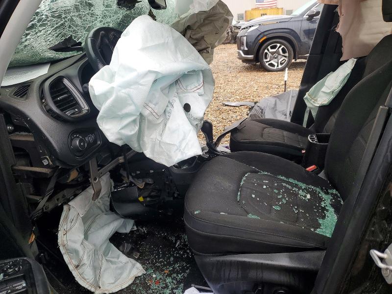 2017 Jeep Renegade VIN ZACCJABB3HPG49666 COPART salvage auction — FRONT END, Tx - Salvage Vehicle Title, sold $100 on 2026-07-28 (photo 7)