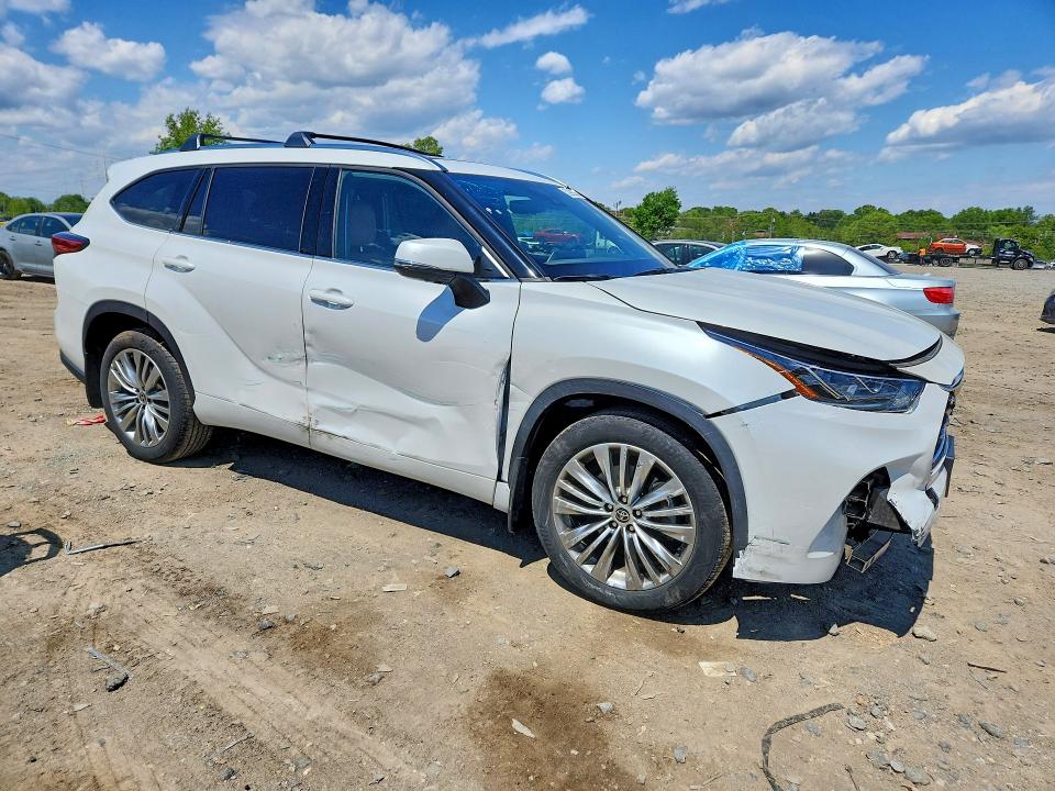 2022 Toyota Highlander VIN 5TDFZRBH7NS193100 COPART salvage auction — FRONT END, Md - Cert Of Salvage > 75% Damage, sold $3,600 on 2026-07-09 (photo 4)