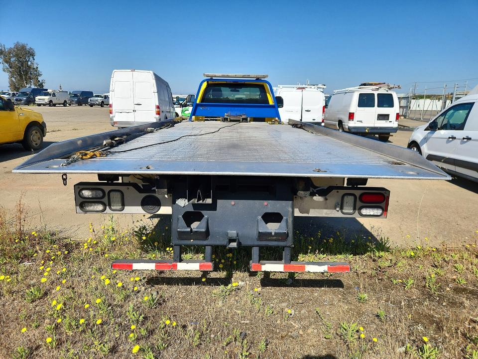 2019 Ford F-550 super duty VIN 1FDUF5GY2KDA01683 COPART salvage auction — NORMAL WEAR, Ca - Dis/Dlr/Exp Only Clean Title, sold $18,000 on 2026-07-24 (photo 6)