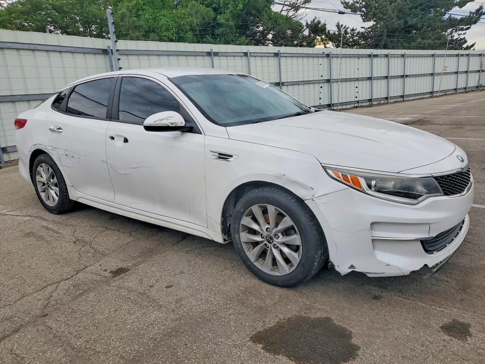 2017 Kia Optima VIN 5XXGT4L31HG121956 COPART salvage auction — MECHANICAL, Oh - Cert Of Title-Salvage, sold $1,500 on 2026-07-31 (photo 4)