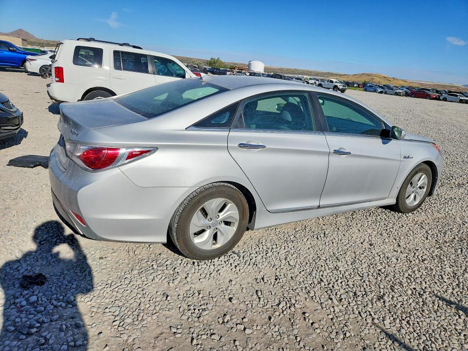 2015 Hyundai VIN KMHEC4A42FA128423 COPART salvage auction — MINOR DENT/SCRATCHES, Tx - Certificate Of Title, sold $1,600 on 2026-07-14 (photo 3)