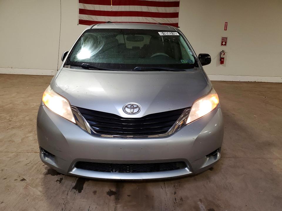 2011 Toyota Sienna VIN 5TDKK3DC2BS085710 COPART salvage auction — REAR END, IN - CERTIFICATE OF TITLE, sold $20 on 2026-07-28 (photo 5)