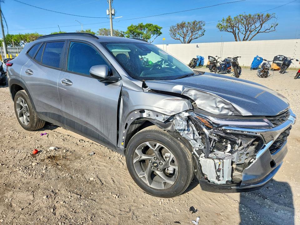 2024 Chevrolet Trax VIN KL77LHE2XRC177758 COPART salvage auction — FRONT END, FL - CERT OF TITLE SLVG REBUILDABLE, sold $2,100 on 2026-07-22 (photo 4)