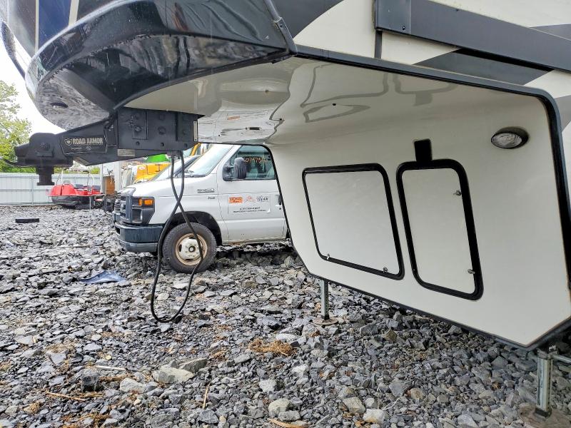 2020 Montana Trailer VIN 4YDF3772XLA742239 COPART salvage auction — ROOF, NY - MV-907A SALVAGE CERTIFICATE, sold $11,200 on 2026-07-08 (photo 8)