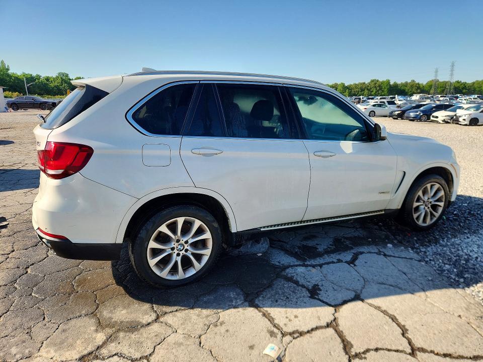 2015 BMW X5 VIN 5UXKR0C54F0K65758 COPART salvage auction — NORMAL WEAR, Ms - Certificate Of Title, sold $6,500 on 2026-09-03 (photo 3)