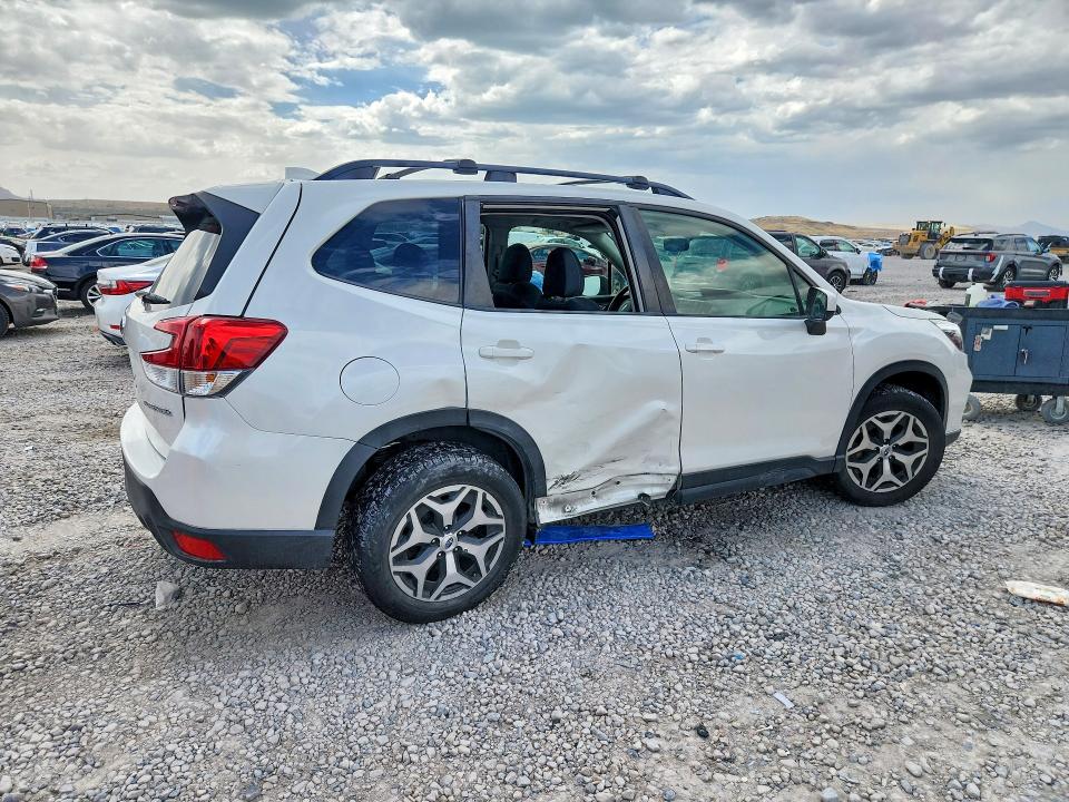 2019 Subaru Forester VIN JF2SKAEC9KH438033 COPART salvage auction — SIDE, Ut - Salvage Certificate, sold $5,800 on 2026-07-10 (photo 3)