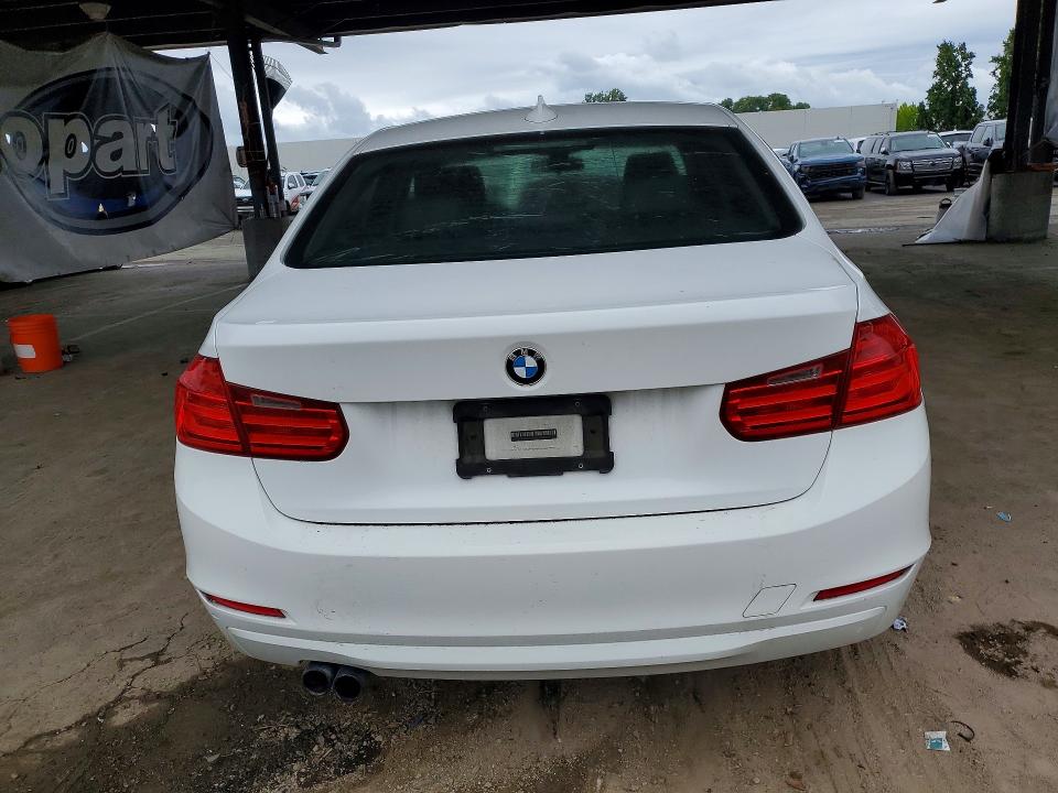 2013 BMW 3er VIN WBA3C1G54DNR46880 COPART salvage auction — MINOR DENT/SCRATCHES, Ca - Dis/Dlr/Exp Only Clean Title, sold $3,200 on 2026-07-03 (photo 6)