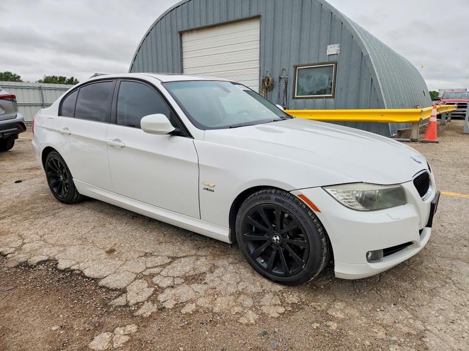 2011 BMW 3er VIN WBAPK7C51BF087333 COPART salvage auction — HAIL, KS - CERT OF TITLE-SALVAGE, sold $950 on 2026-08-03 (photo 4)