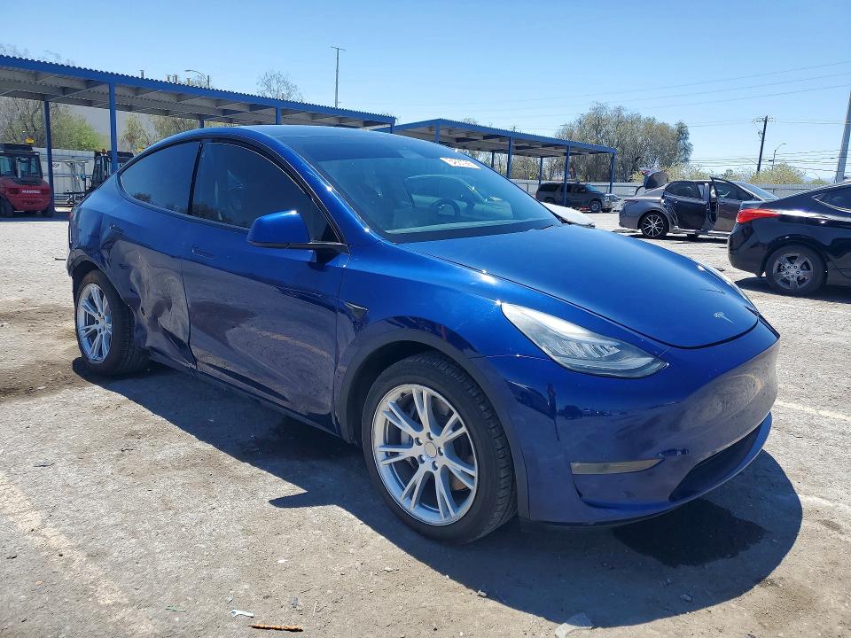 2020 Tesla Model y VIN 5YJYGDEE3LF055400 COPART salvage auction — SIDE, Nv - Salvage Title, sold $7,800 on 2026-07-28 (photo 4)