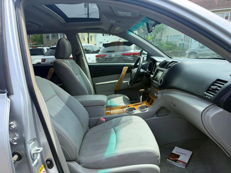 2010 Toyota Highlander hybrid VIN JTEJW3EH5A2043009 COPART salvage auction — MINOR DENT/SCRATCHES, Me - Certificate Of Title (P), sold $3,350 on 2026-07-14 (photo 7)